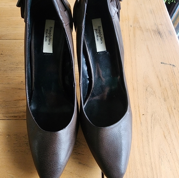 Vera Wang heels size 8 - Picture 5 of 5